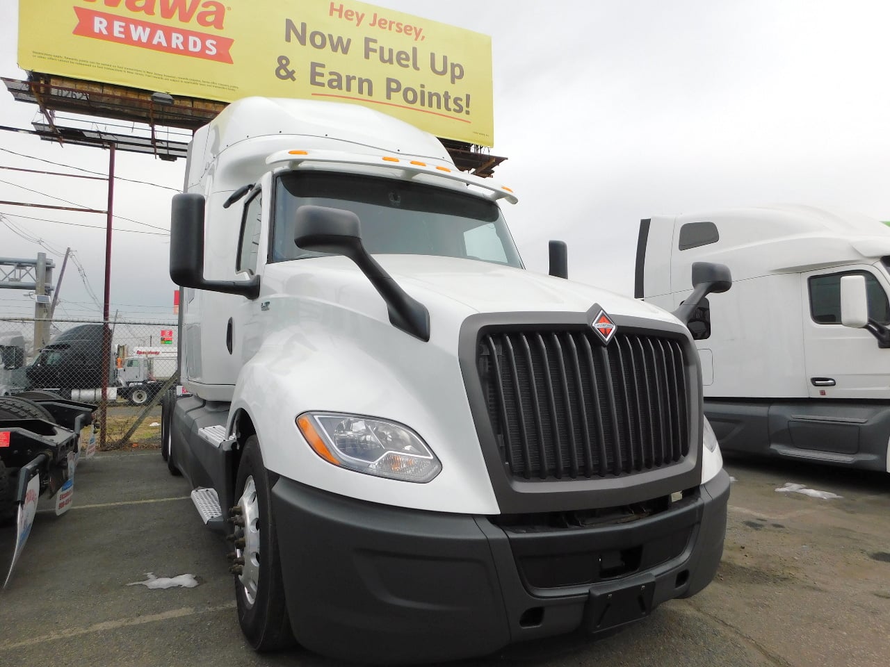 2021 INTERNATIONAL LT Tandem Axle Sleeper #1 2021 INTERNATIONAL LT Tandem Axle Sleeper #1